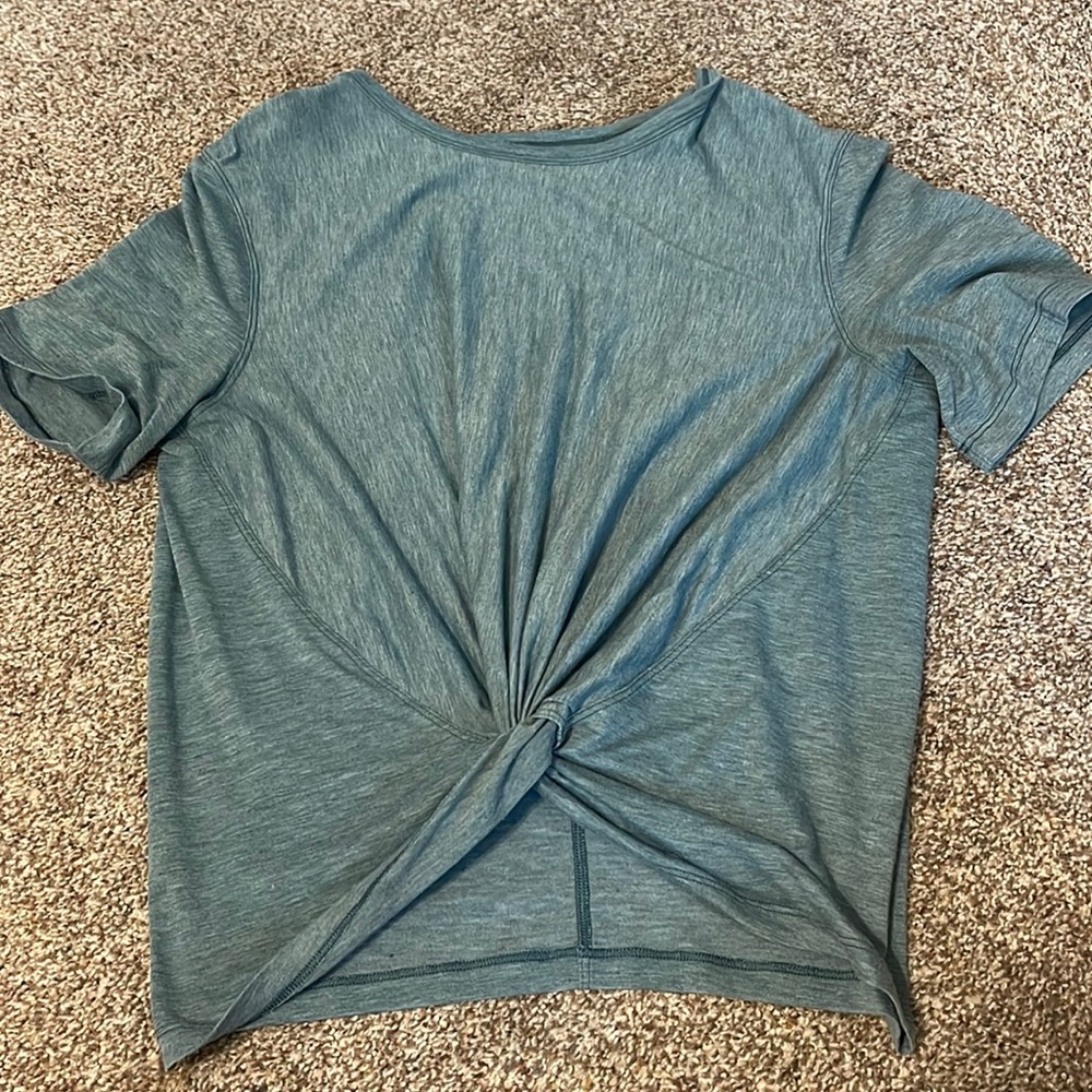 Lululemon cropped knotted top